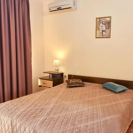 Crown And Imperial Apartments *