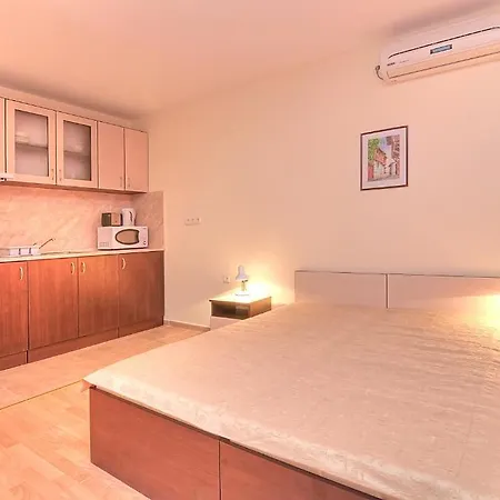 Crown And Imperial Свети-Влас
